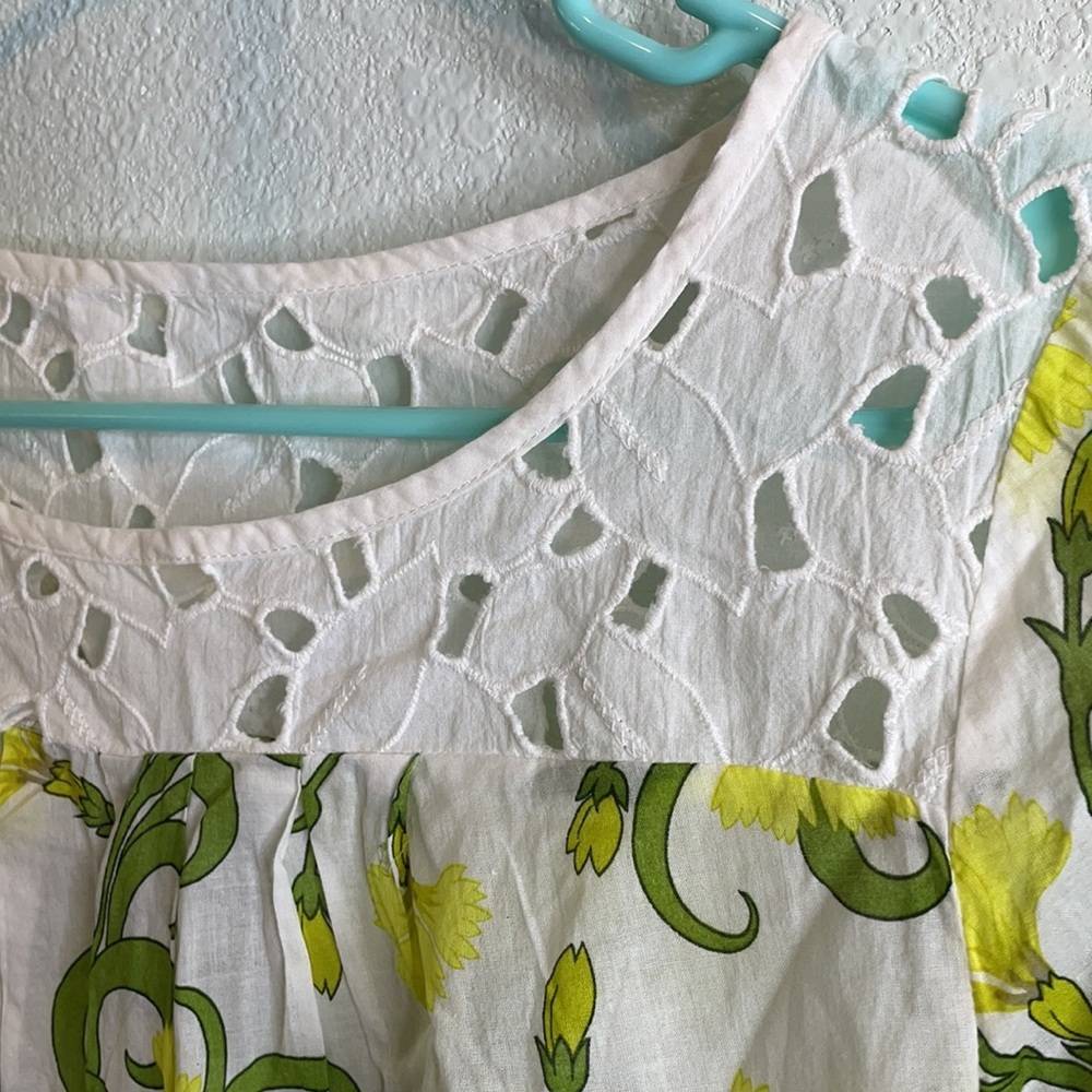 HD in Paris Anthro sheer floral lace top - Picture 3 of 7